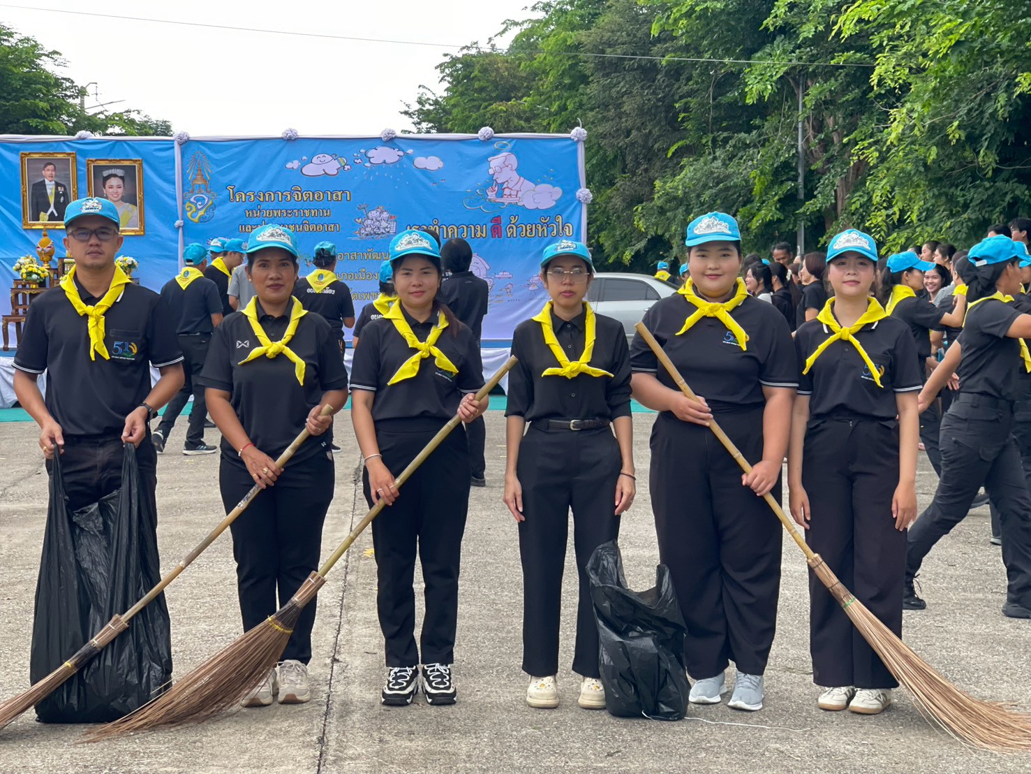 title - สำนักงานการปฏิรูปที่ดินจังหวัดเพชรบูรณ์ เข้าร่วมกิจกรรมจิตอาสาเฉลิมพระเกียรติพระบาทสมเด็จพระเจ้าอยู่หัวและสมเด็จพระนางเจ้าฯ พระบรมราชินี